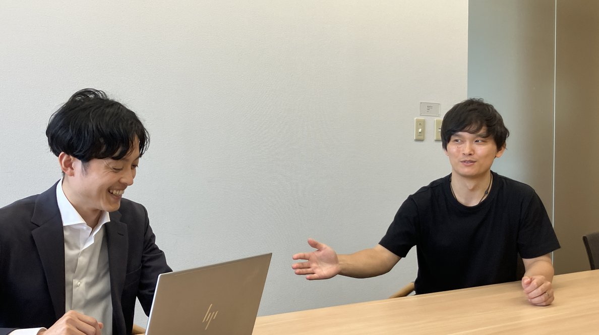 語り合う櫻井 利樹さんと北野 竜太さん